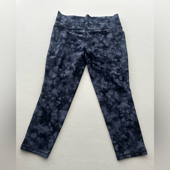 Athleta Pants - Athleta Salutation Stash Pocket II printed 7/8 tight Women's Tie-Dye Leggings